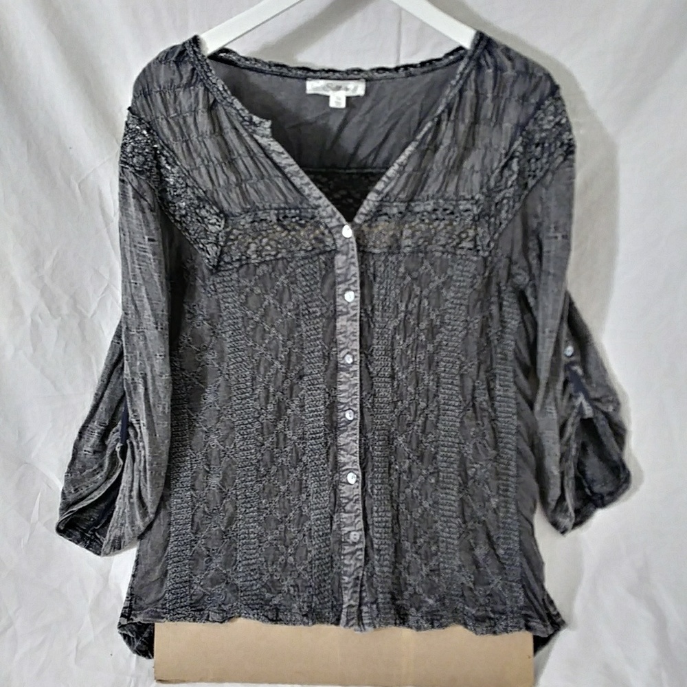 PLUS SIZE Solitaire Blouse